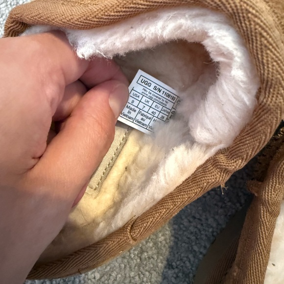 UGG Classic Slippers - Picture 7 of 8